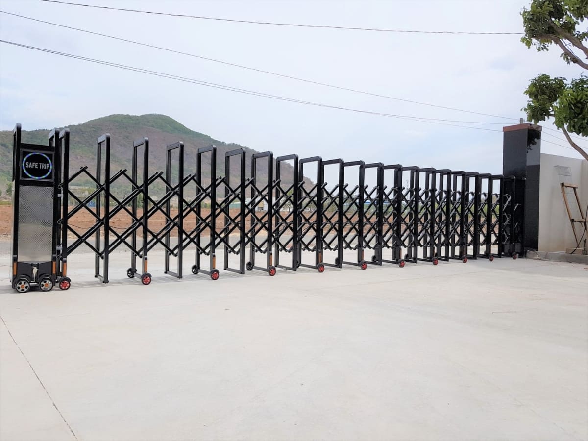 Cổng xếp nhôm cho cơ quan tại Bắc Ninh